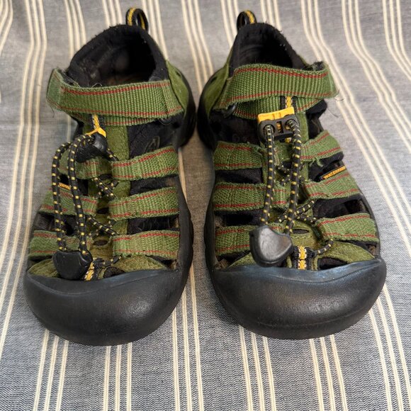 KEEN Big Kids Newport H2 Sport Sandals Green Nylon Closed Toe US Size 1 - Picture 1 of 5